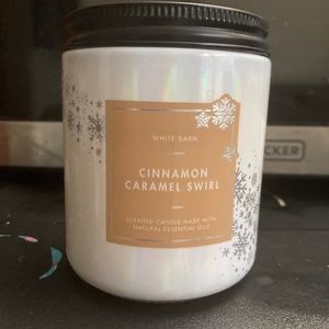 Cinnamon caramel swirl candle